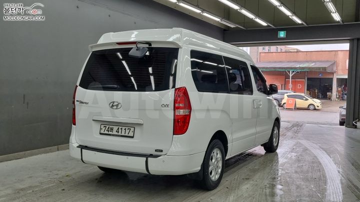 Hyundai Starex 2011 — 2