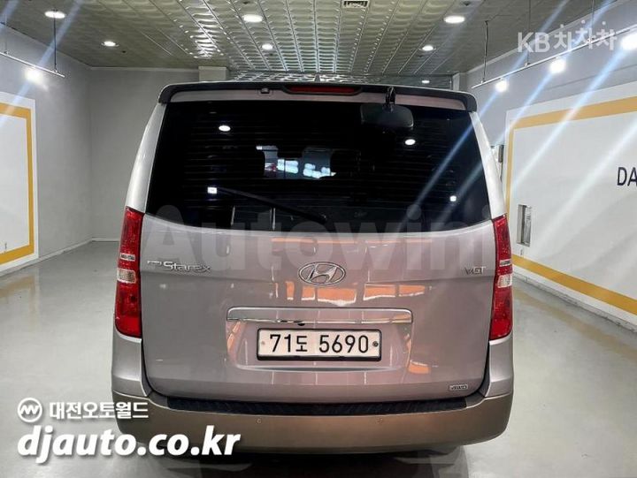 Hyundai Starex 2018 — 2