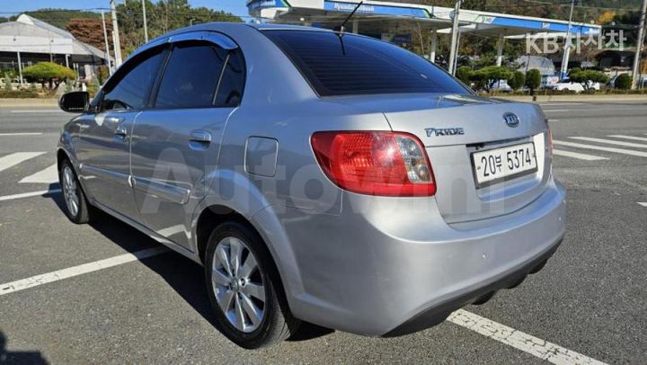 Kia Pride 2011 — 4