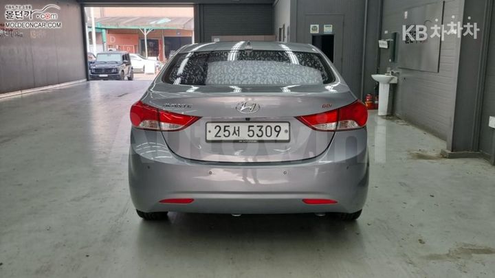 Hyundai Avante 2013 — 4