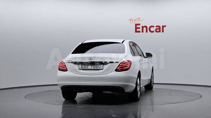 Mercedes Benz C Class 2018 — 4