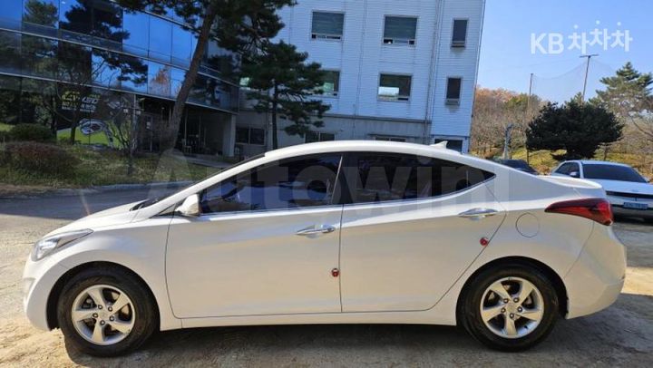 Hyundai Avante 2014 — 3