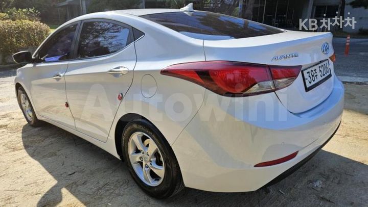 Hyundai Avante 2014 — 4