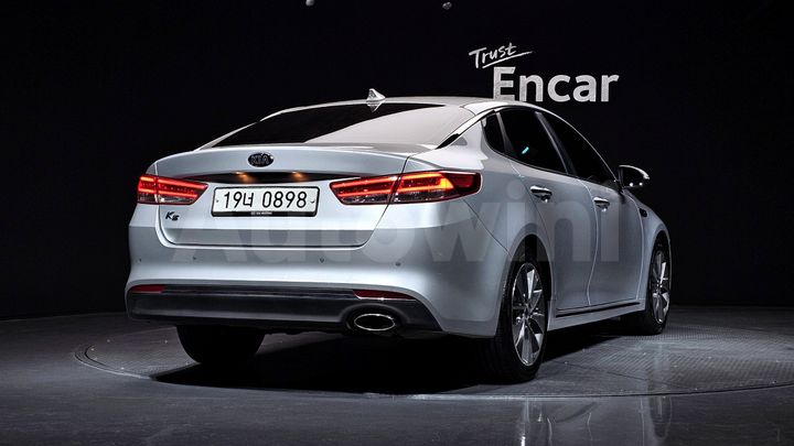 Kia K5 2017 — 2