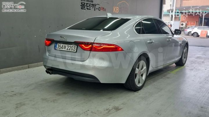 Jaguar XF 2018 — 2