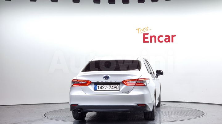 Toyota Camry 2021 — 4