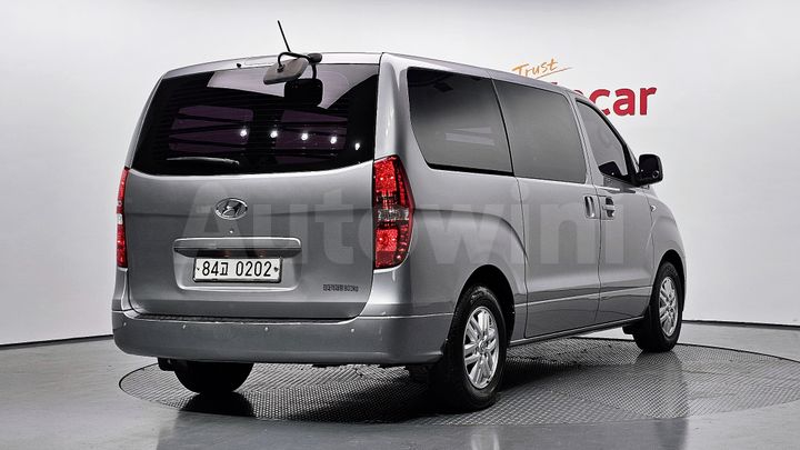 Hyundai Starex 2017 — 2