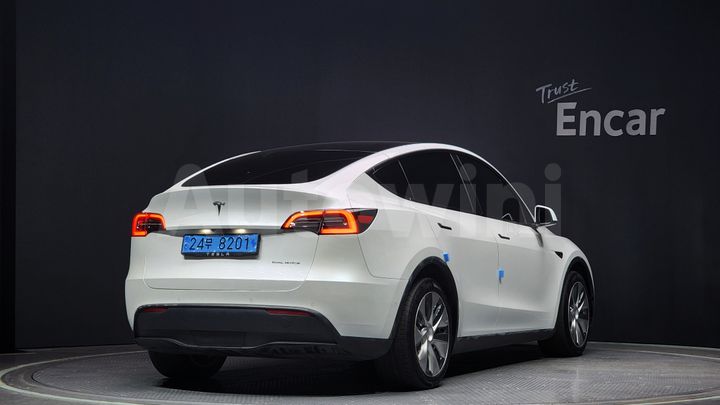 Tesla Model Y 2021 — 2