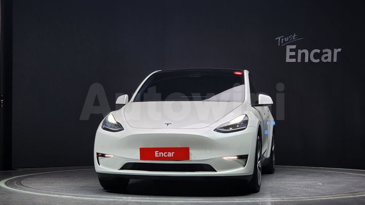 Tesla Model Y 2021 — 3