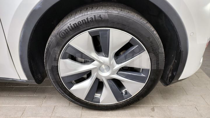 Tesla Model Y 2021 — 5