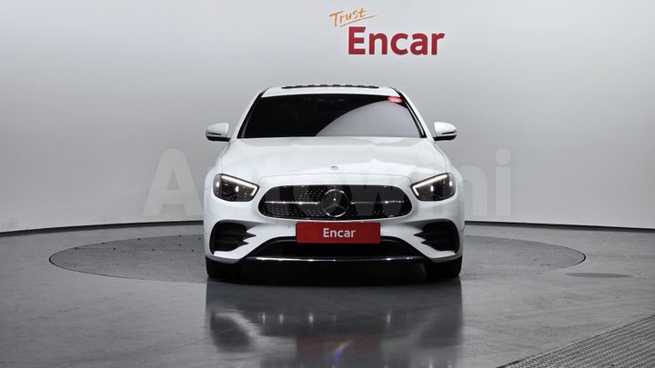 Mercedes-Benz E Class 2023 — 3