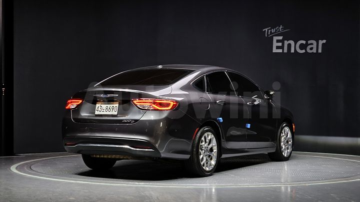 Chrysler 200