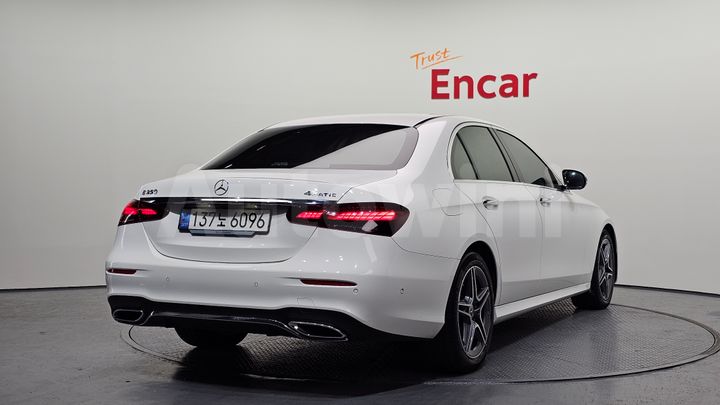 Mercedes-Benz E Class 2023 — 2