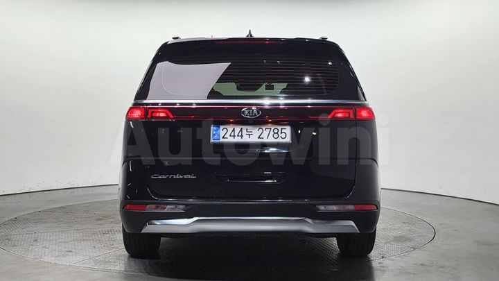 Kia Carnival 2021 — 4
