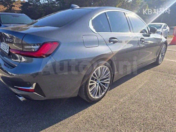 BMW 3 Series 2021 — 3