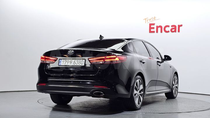 Kia K5 2017 — 2
