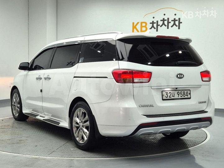 Kia Carnival 2018 — 2