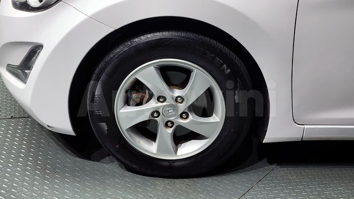 Hyundai Avante 2015 — 5