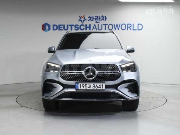 Mercedes Benz GLE Class 2024 — 3