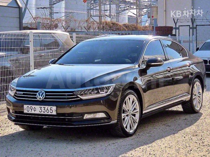 Volkswagen Passat 2018 — 2