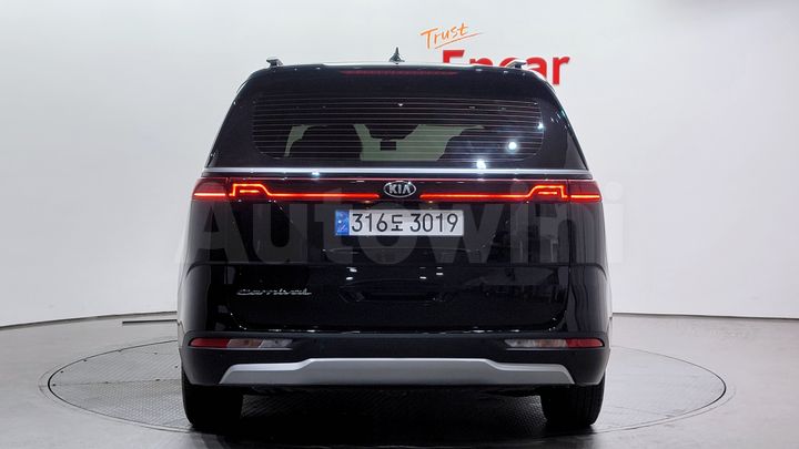 Kia Carnival 2021 — 4