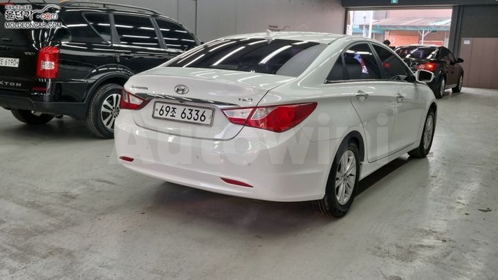 Hyundai Sonata 2010 — 2