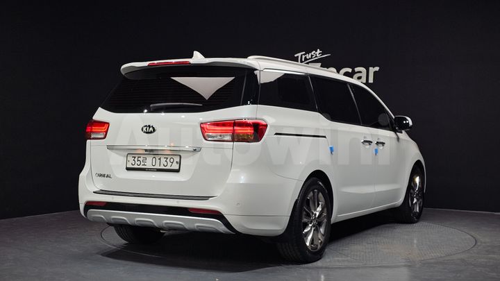 Kia Carnival 2017 — 2