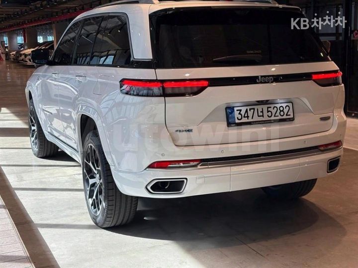 Jeep Cherokee 2023 — 4
