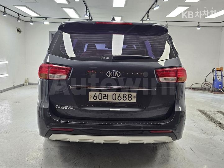 Kia Carnival 2017 — 5