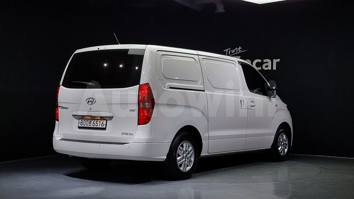 Hyundai Starex 2021 — 2