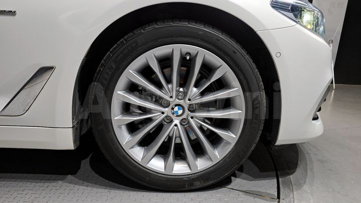 BMW 5 Series 2018 — 5