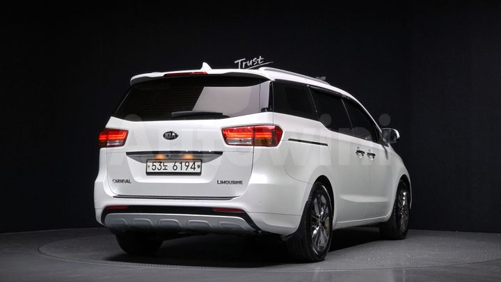 Kia Carnival 2017 — 2