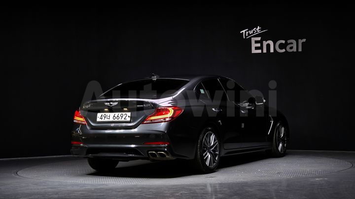 Genesis G70 2018 — 2