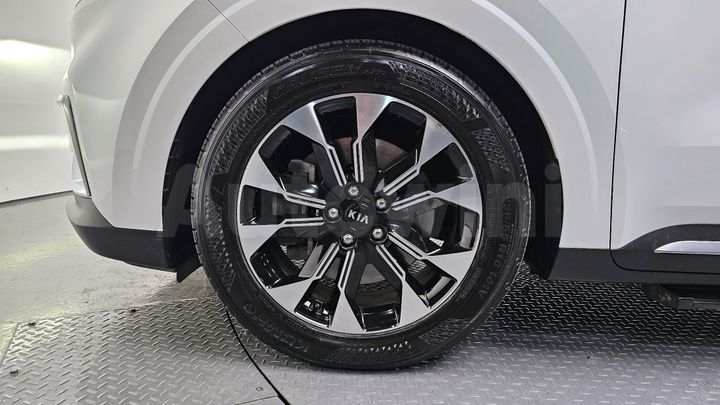 Kia Carnival 2021 — 5