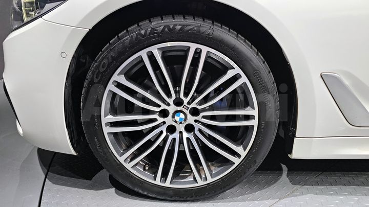 BMW 5 Series 2018 — 5