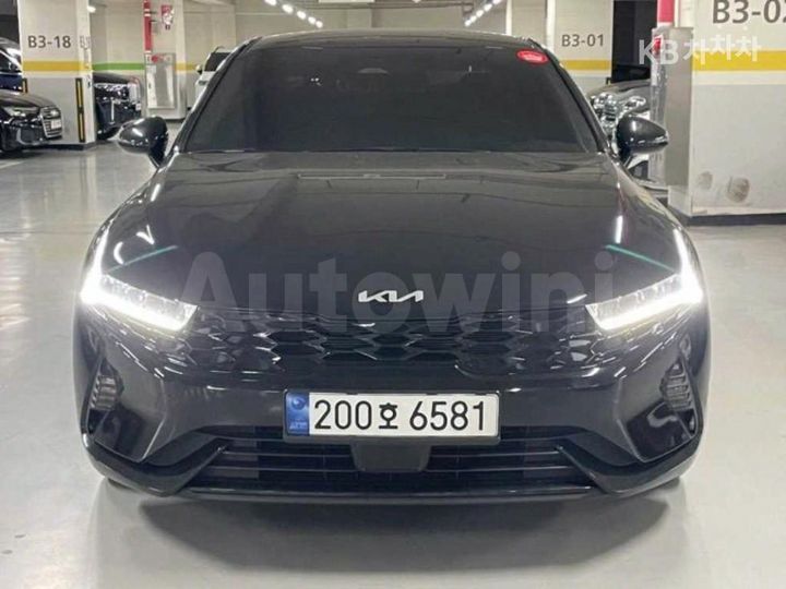 Kia K5 2023 — 2
