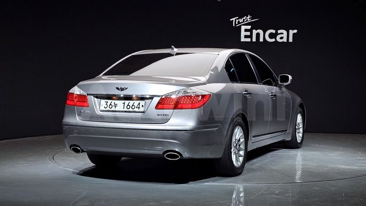 Hyundai Genesis