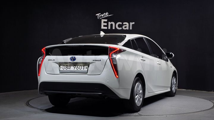 Toyota Prius 2017 — 2
