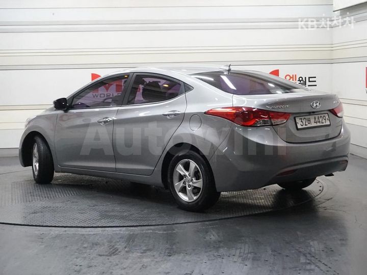 Hyundai Avante 2011 — 3