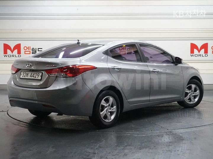 Hyundai Avante 2011 — 4