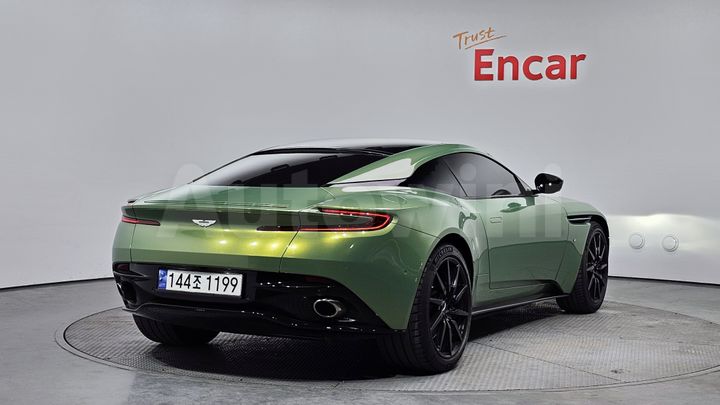 Aston Martin DB 11