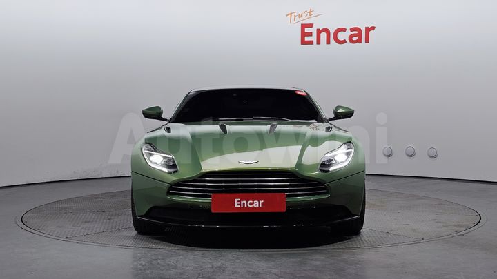 Aston Martin DB 11 2017 — 3