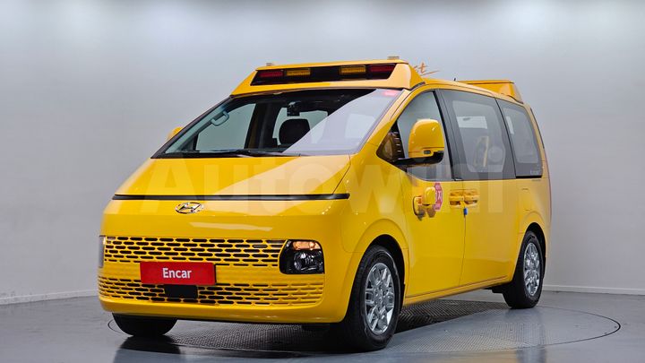 Hyundai Staria 2023 — 3
