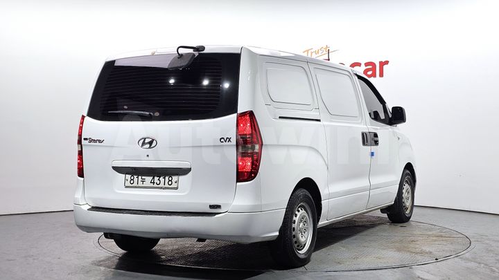Hyundai Starex 2011 — 2