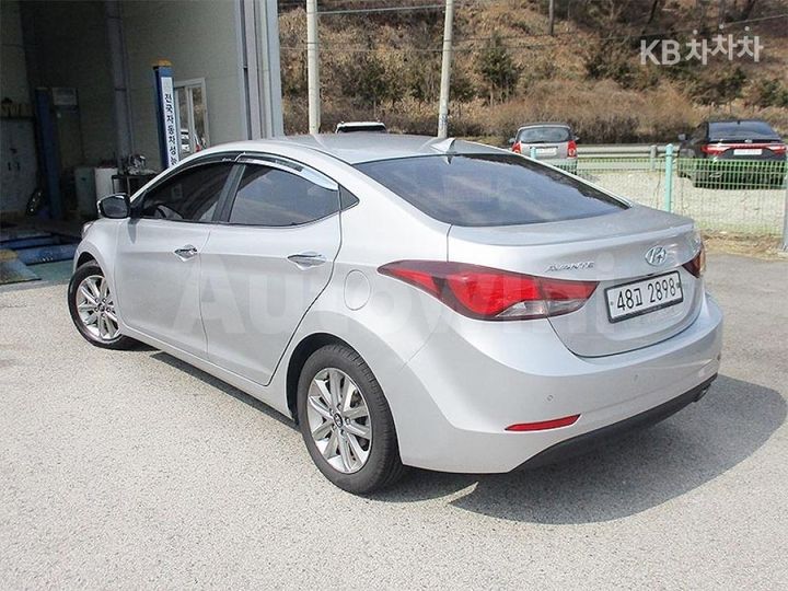 Hyundai Avante 2015 — 4