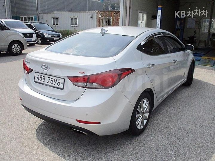 Hyundai Avante 2015 — 5