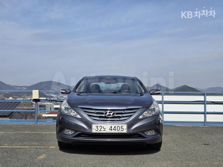 Hyundai Sonata 2011 — 2
