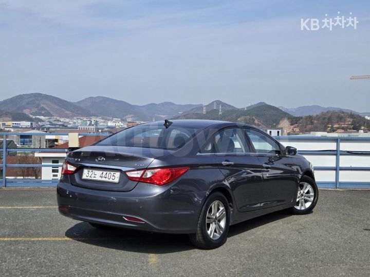 Hyundai Sonata 2011 — 3