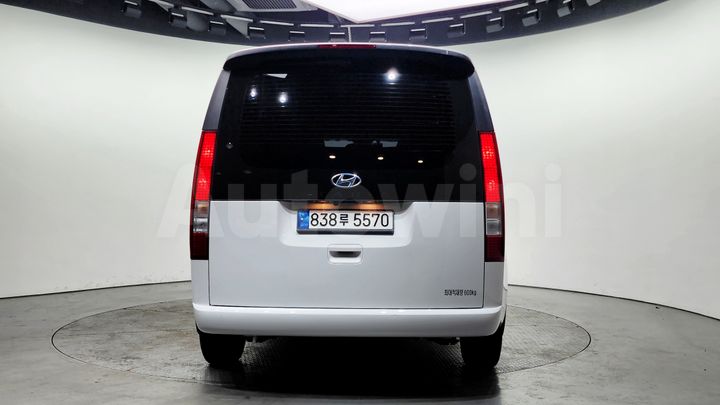 Hyundai Staria 2023 — 4