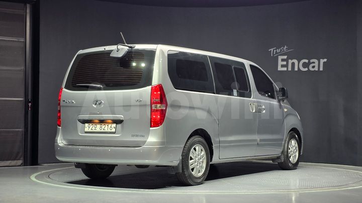 Hyundai Starex 2017 — 2